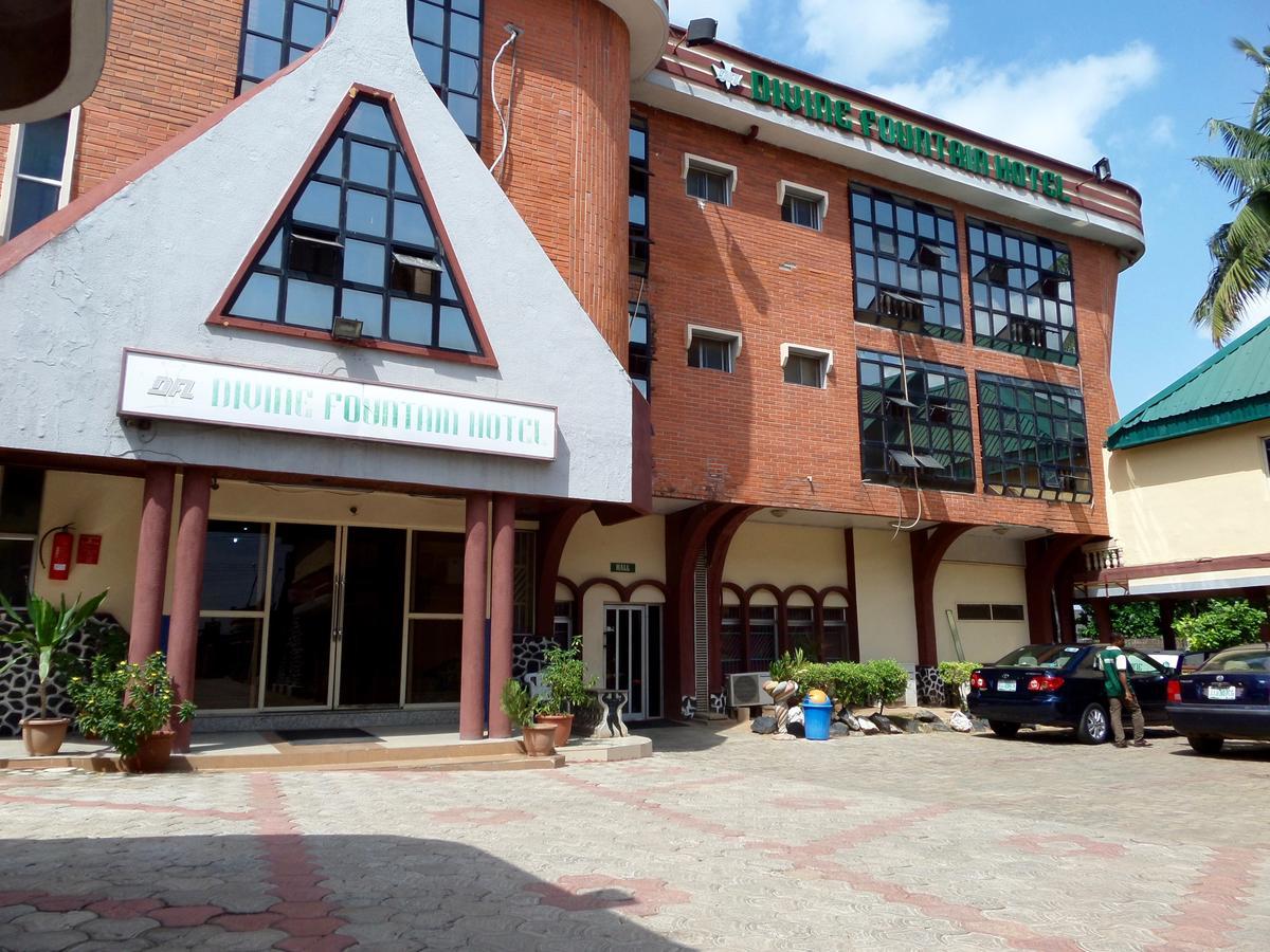 Divine Fountain Hotel Ajao Estate Lagos Extérieur photo