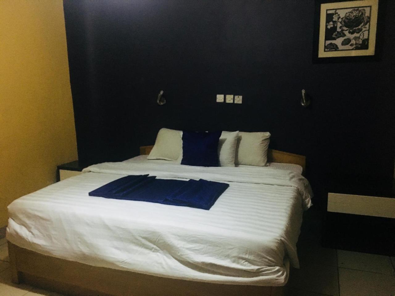 Divine Fountain Hotel Ajao Estate Lagos Extérieur photo
